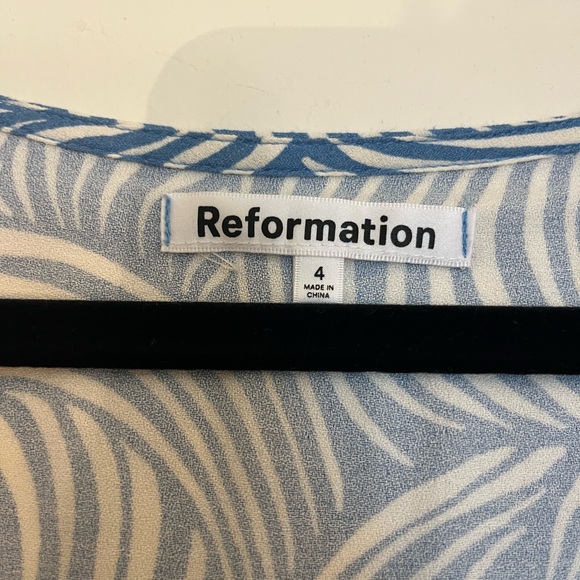 Reformation Rilynn Dress- Wave Print - Picture 3 of 4